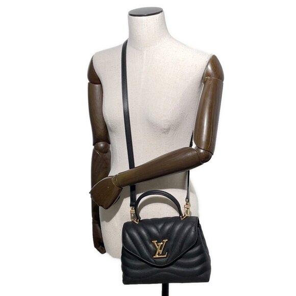 LOUIS VUITTON Hold Me Leather Noir M21720 - Picture 4 of 15